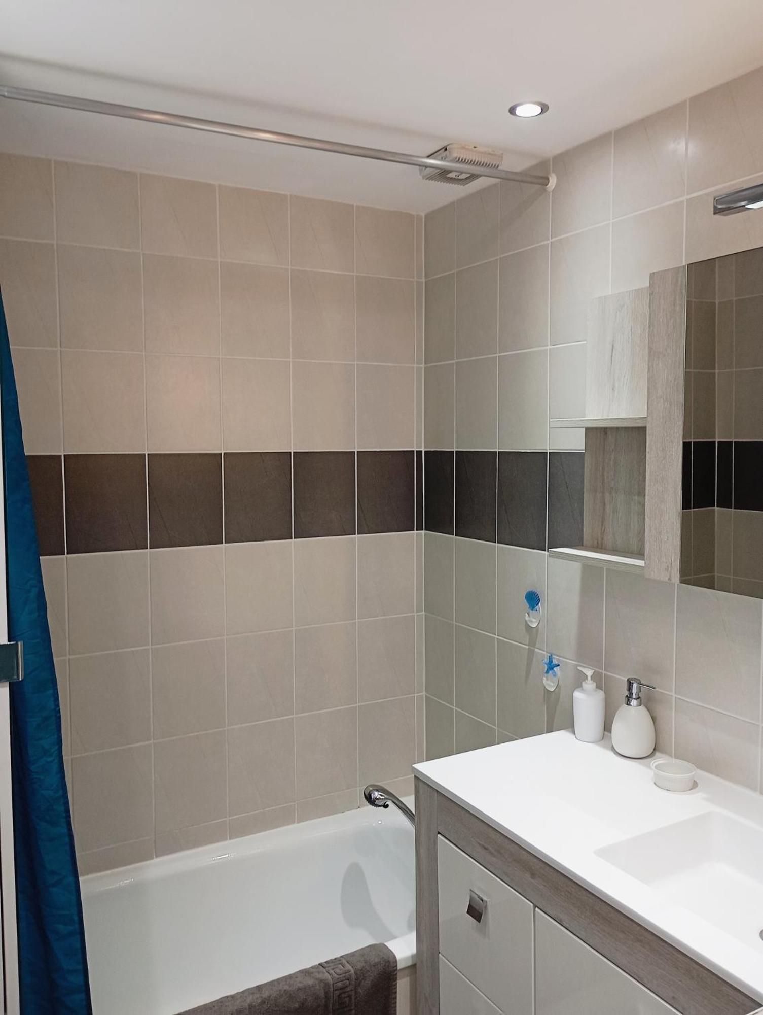 Grand Appartement Proche Port Et Plages, 6 A 8 Pers, 3 Chambres, Climatise Agde Exteriör bild